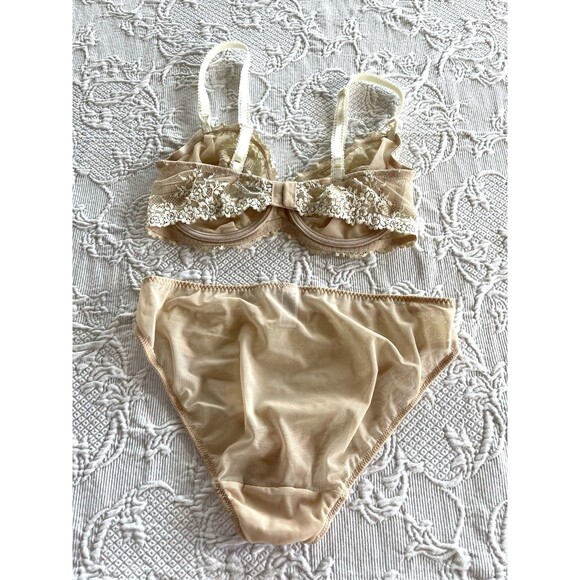 WACOAL Bra & Panty Set Embrace Beige w Cream Lace Underwire 36D/L NWOT - Picture 3 of 11